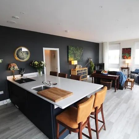 - Sleeps 4 - Seaside - Parking - Garden *