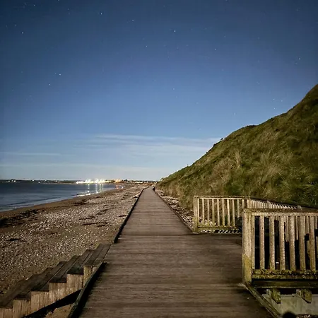 - Sleeps 4 - Seaside - Parking - Garden